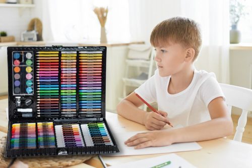 Festékkészlet bőröndben 168 db fekete