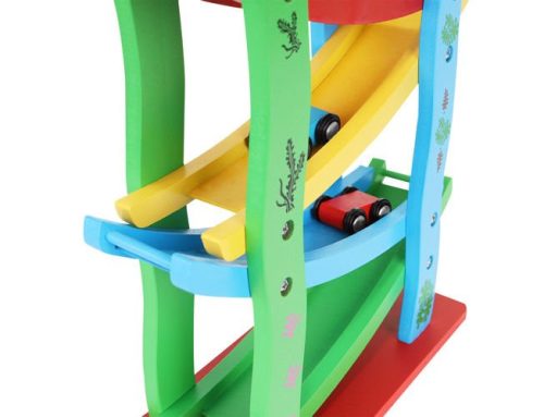 Fából készült autós játék csúszópálya