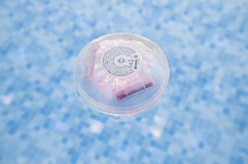 BESTWAY 58419 Napelemes úszó lámpa medencébe tóba