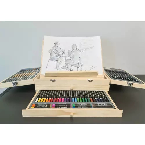 83 db-os festékkészlet egy bőröndben