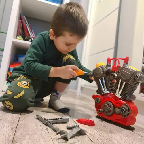 Kruzzel játék motor LED fénnyel