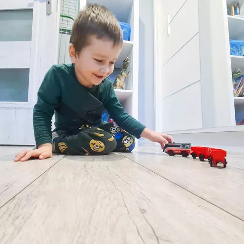 Kruzzel játék vasút mozdonnyal