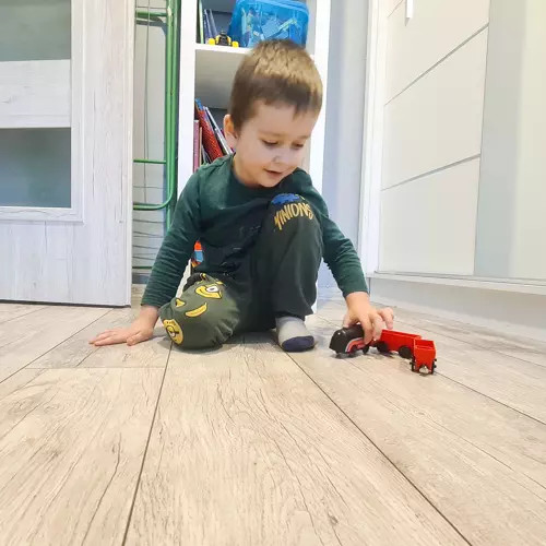 Kruzzel játék vasút mozdonnyal