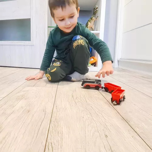 Kruzzel játék vasút mozdonnyal