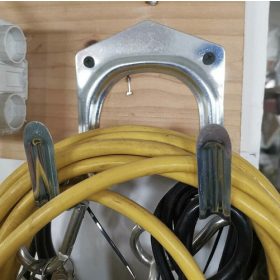 20 db fém akasztó kerti és műhelyszerszámokhoz, 