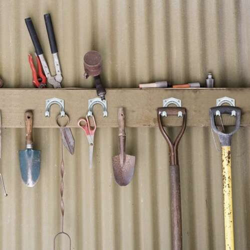 20 db fém akasztó kerti és műhelyszerszámokhoz, 