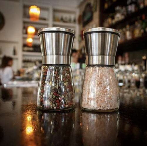 2 db kézi daráló, só- és borsörlő