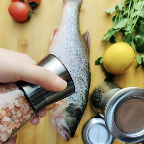 2 db kézi daráló, só- és borsörlő