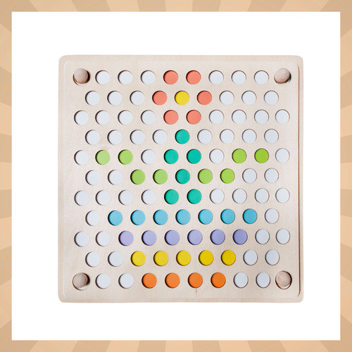 Fából készült kirakós színes gyöngyökkel, motorikus készségek fejlesztéséhez