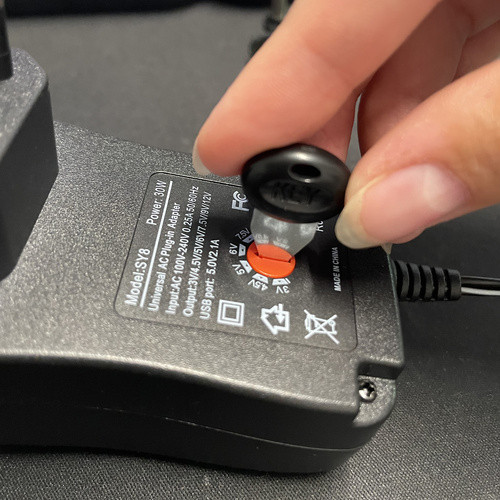  Izoxis 24262 univerzális tápegység