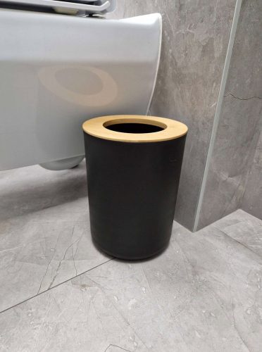 Fürdőszobai szett kefeadagoló 6 darabos készlet fekete