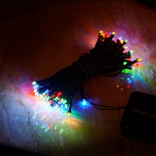 20m-es, 200 LED-es napelemes fényfüzér, többszínű