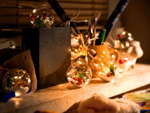 LED fények akkumulátor lánc függöny gömbök dekorációval 3m 50LED meleg